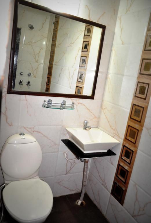 Hotel Peace Point - 1 Min Walking Distance From Station New Delhi Værelse billede