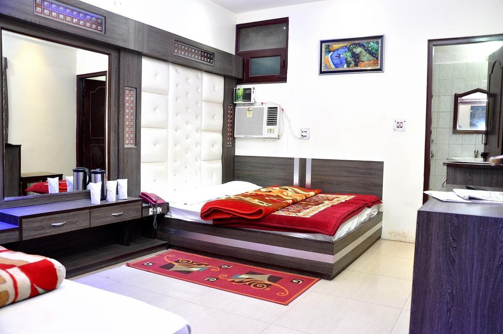 Hotel Peace Point - 1 Min Walking Distance From Station New Delhi Værelse billede
