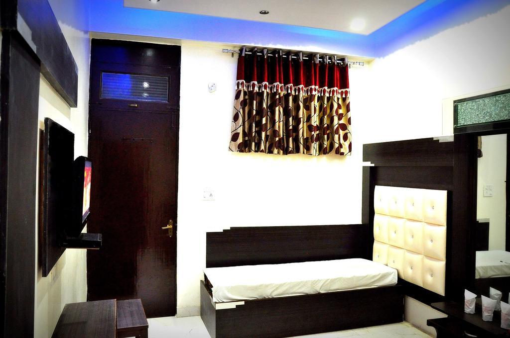 Hotel Peace Point - 1 Min Walking Distance From Station New Delhi Værelse billede