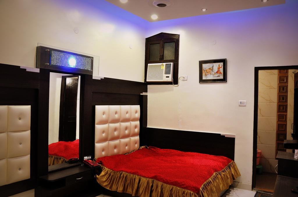 Hotel Peace Point - 1 Min Walking Distance From Station New Delhi Eksteriør billede