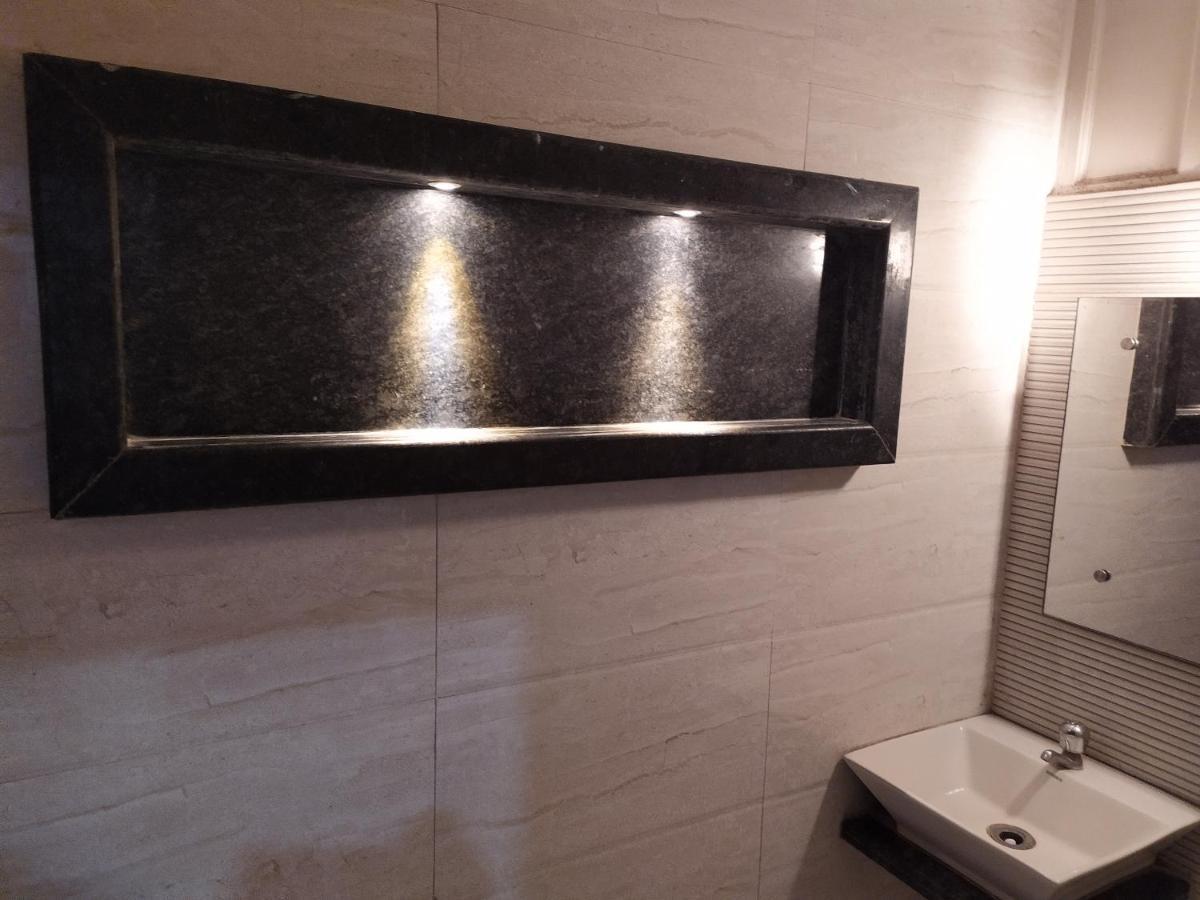Hotel Peace Point - 1 Min Walking Distance From Station New Delhi Eksteriør billede