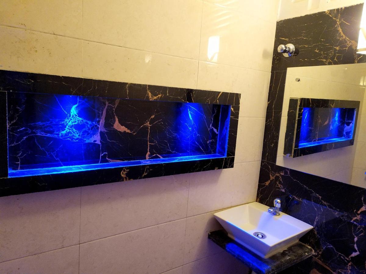 Hotel Peace Point - 1 Min Walking Distance From Station New Delhi Eksteriør billede