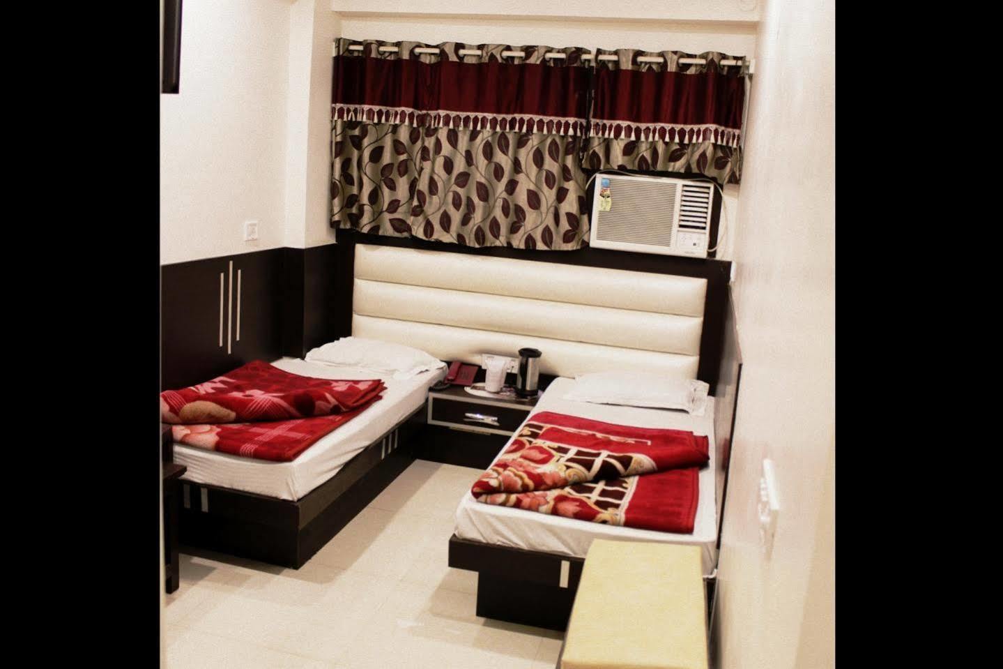 Hotel Peace Point - 1 Min Walking Distance From Station New Delhi Eksteriør billede